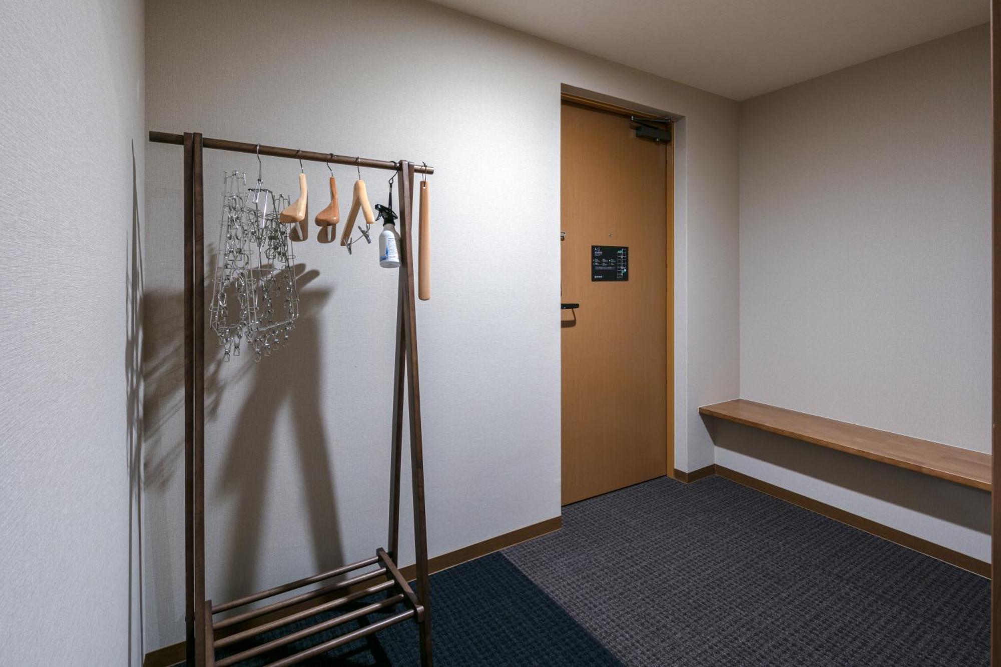 ランドーホテル京都スイーツ 部屋 写真 A coat rack