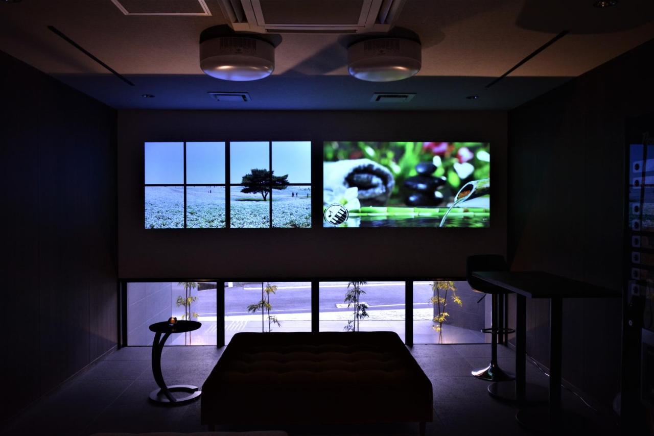 ランドーホテル京都スイーツ エクステリア 写真 A video wall